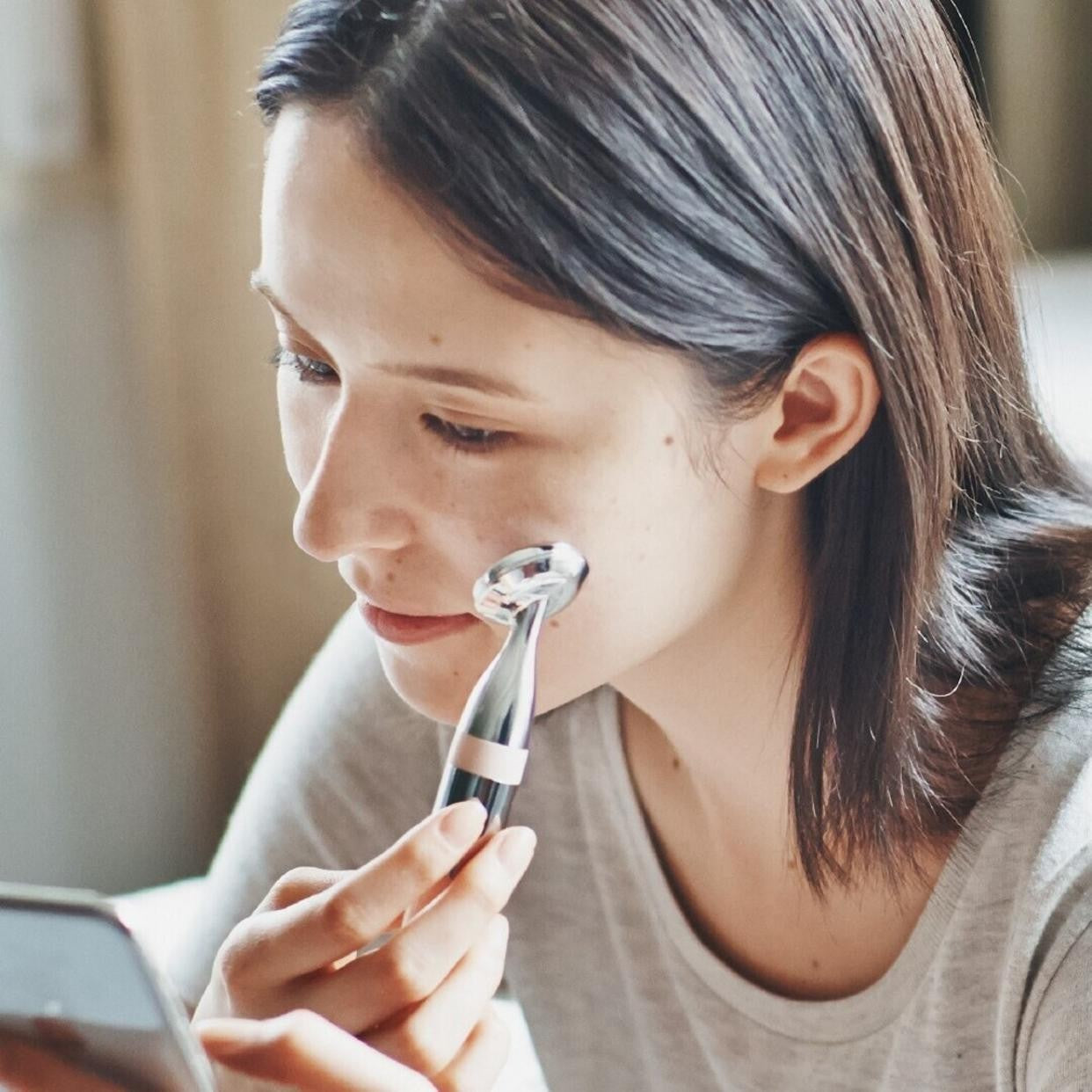 Facial Skin Treatment Device